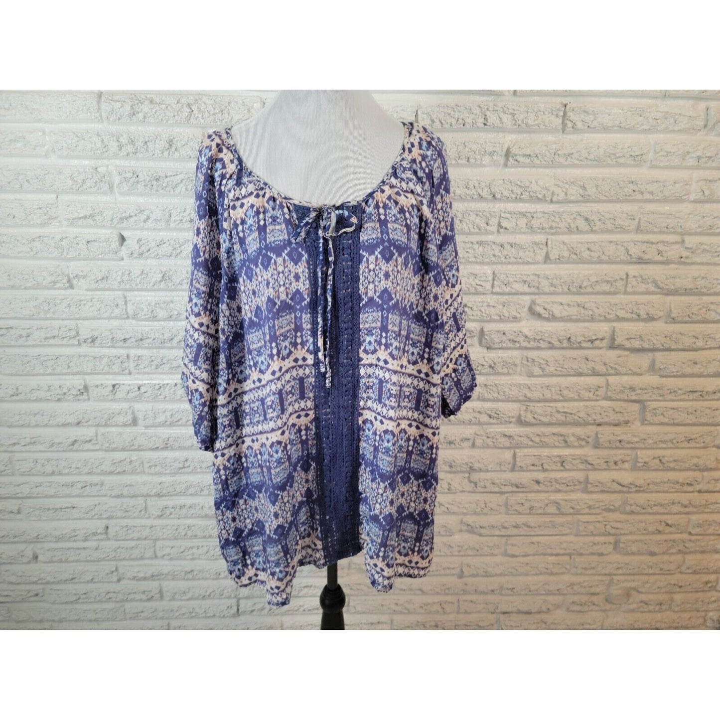 Avenue Womens Top 26 28 Plus Tunic Keyhole Blue Geometric Crochet Lace Trim