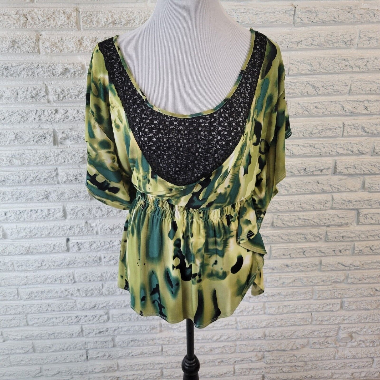 J & D Fashions Womens Top 1XL Batwing Sleeve Green Black Watercolor Crochet Neck