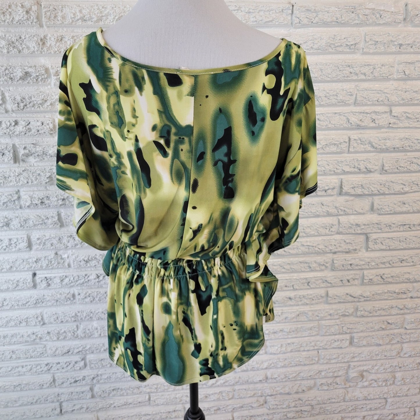 J & D Fashions Womens Top 1XL Batwing Sleeve Green Black Watercolor Crochet Neck