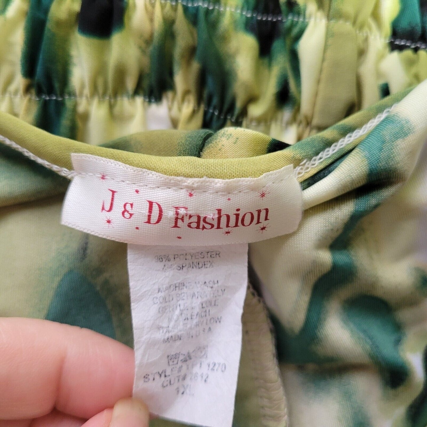 J & D Fashions Womens Top 1XL Batwing Sleeve Green Black Watercolor Crochet Neck