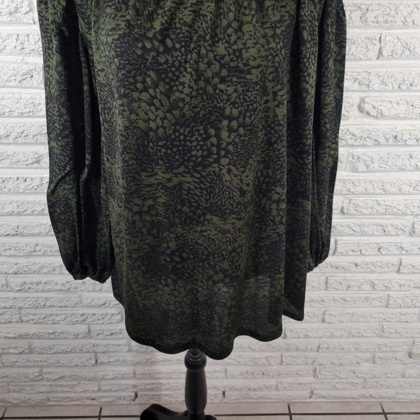 Ava Viv Womens Top 1X Plus Long Sleeve Green Watercolor Poly Blend Office Casual