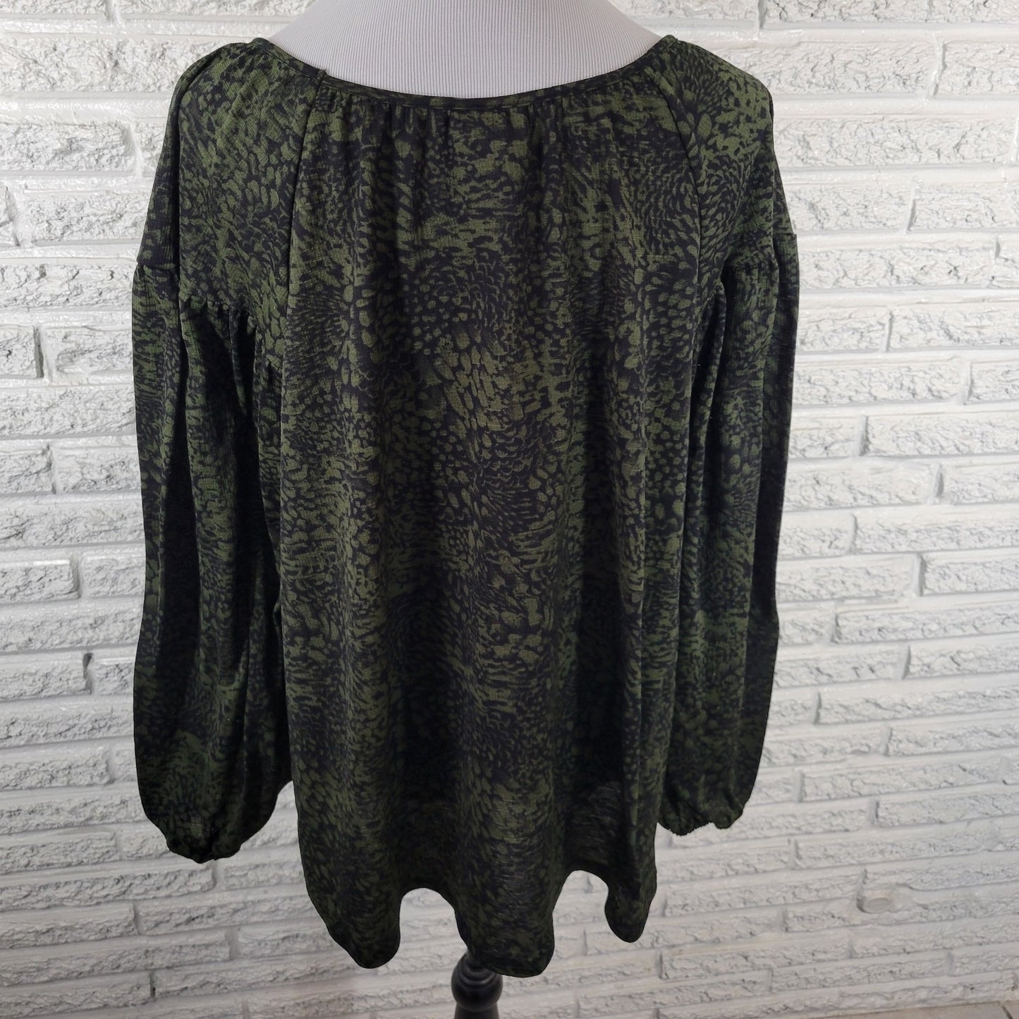 Ava Viv Womens Top 1X Plus Long Sleeve Green Watercolor Poly Blend Office Casual