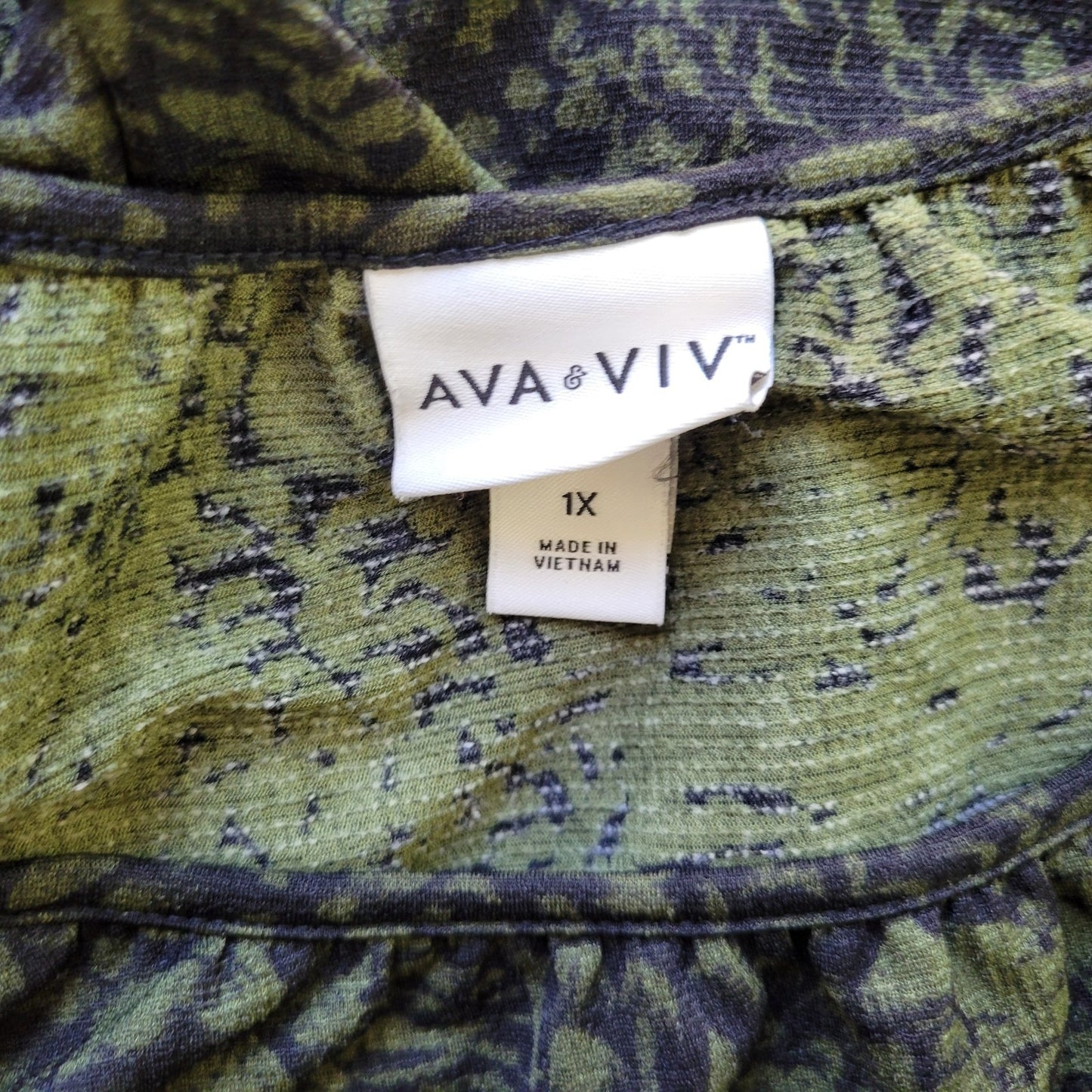 Ava Viv Womens Top 1X Plus Long Sleeve Green Watercolor Poly Blend Office Casual