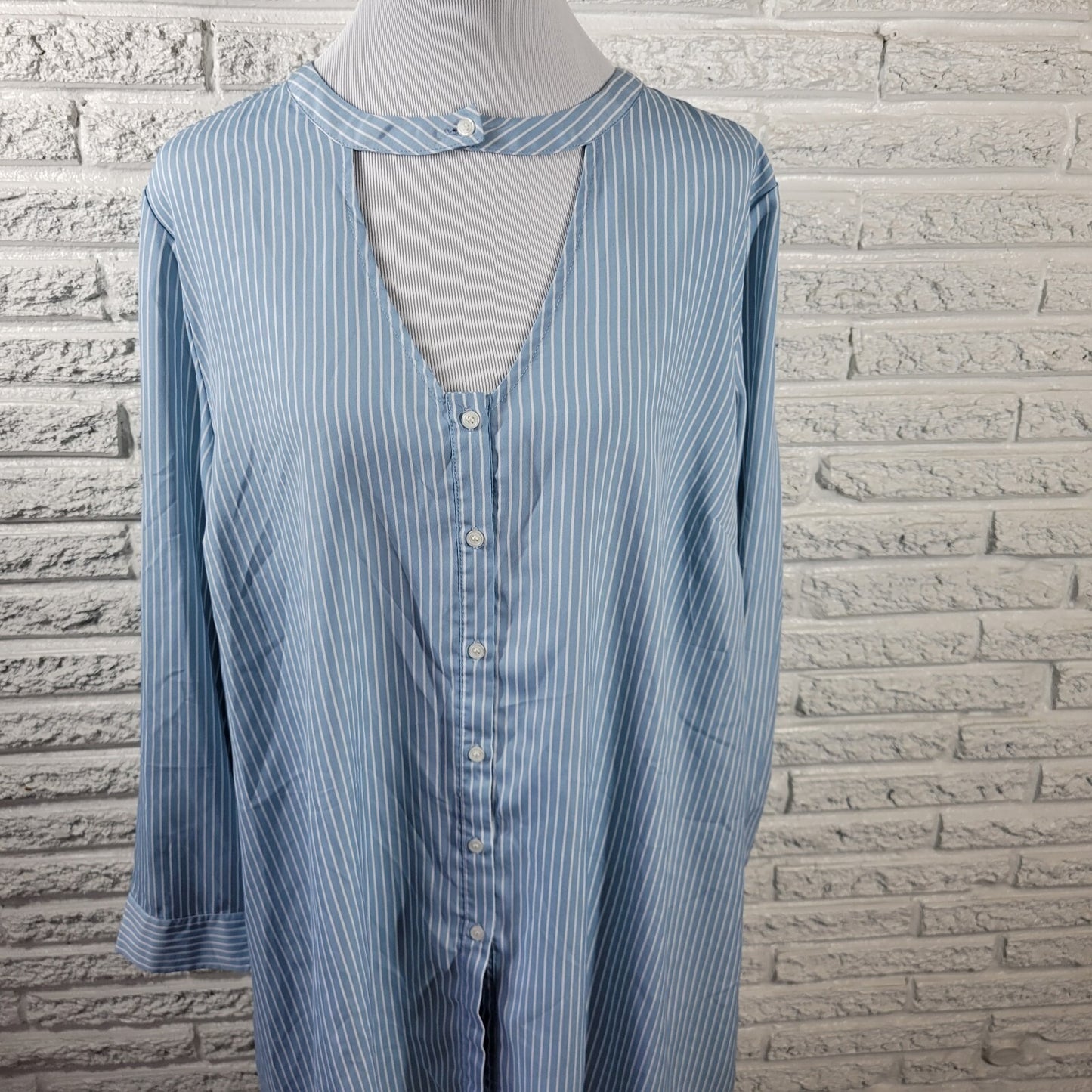Lane Bryant Embossed Womens Top 18 20 Plus Blue Stripe Lightweight Polyester