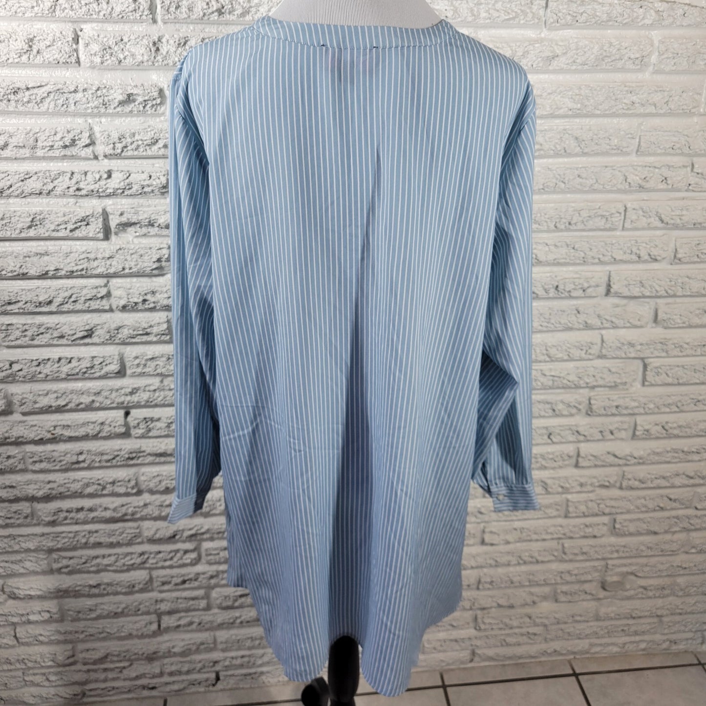Lane Bryant Embossed Womens Top 18 20 Plus Blue Stripe Lightweight Polyester