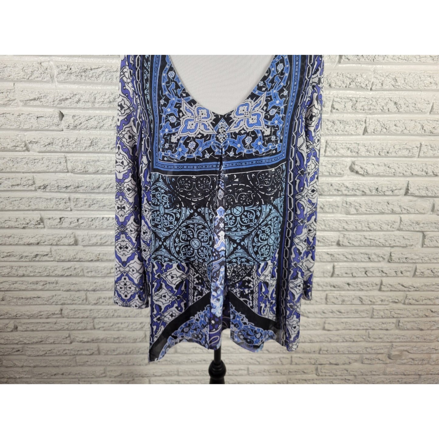 Apt 9 1X Plus Size Top Blue Geometric Studded V-Neck Long Sleeve Stretch