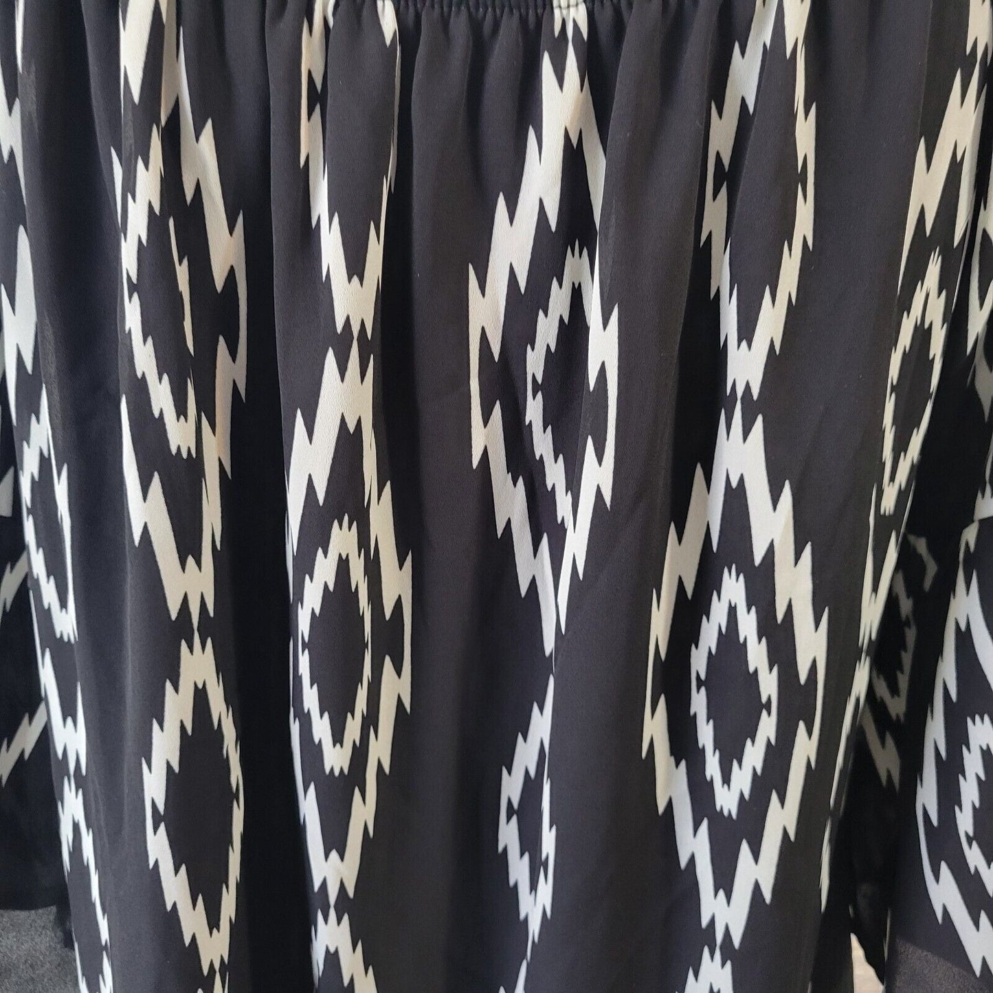 Voll WomensTop Extra Large Bell 3/4 Sleeve Black White Geometric On Off Shoulder