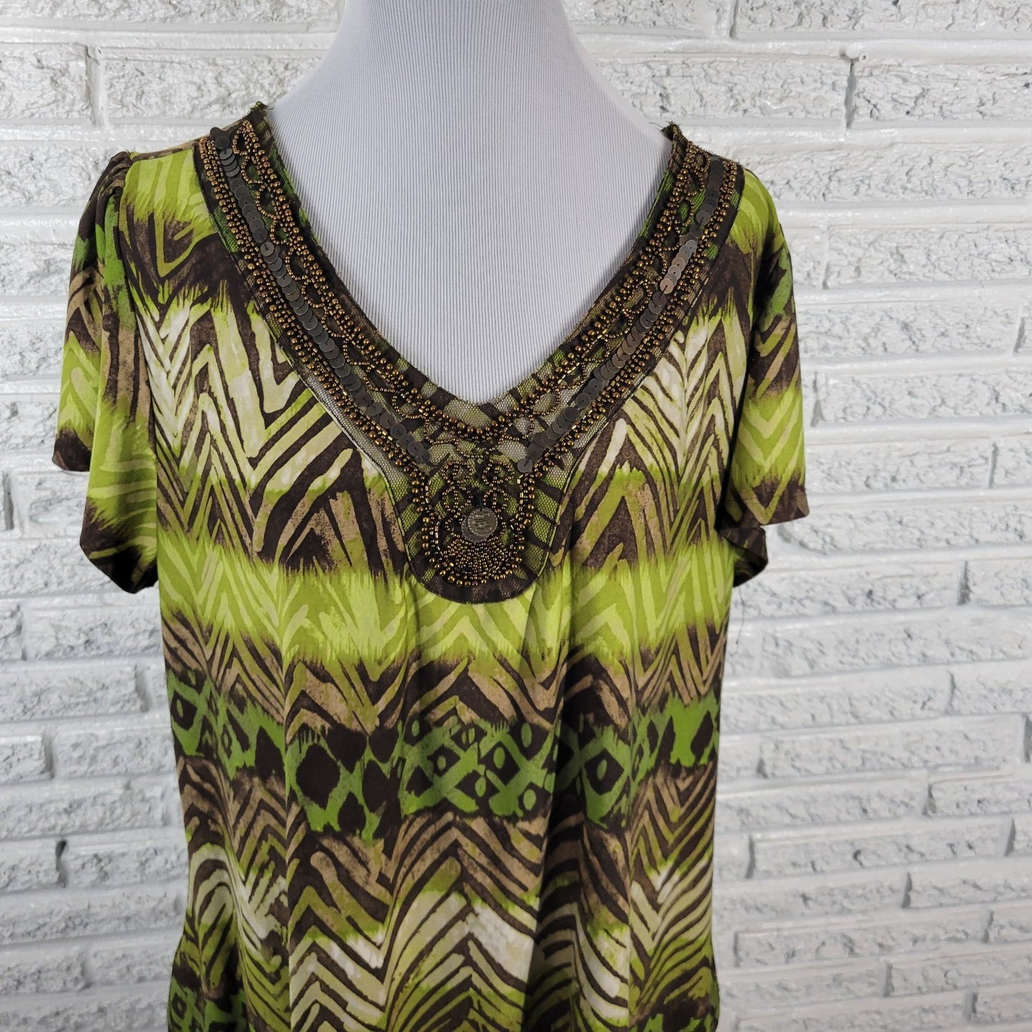 Avenue Women's 18/20 Plus Green Geometric Beaded Sequin Flutter Sleeve V-Neck
