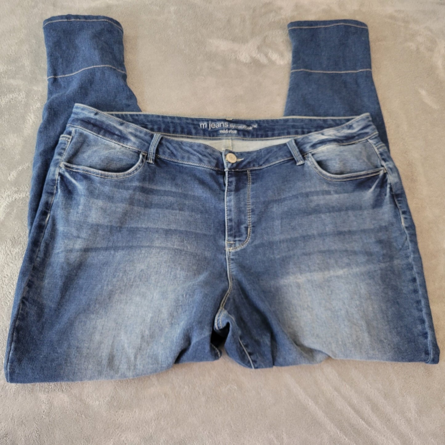 Maurices Womens M Jeans 22W Straight Leg Mid Rise Dark Blue Denim Zip Fly Comfy