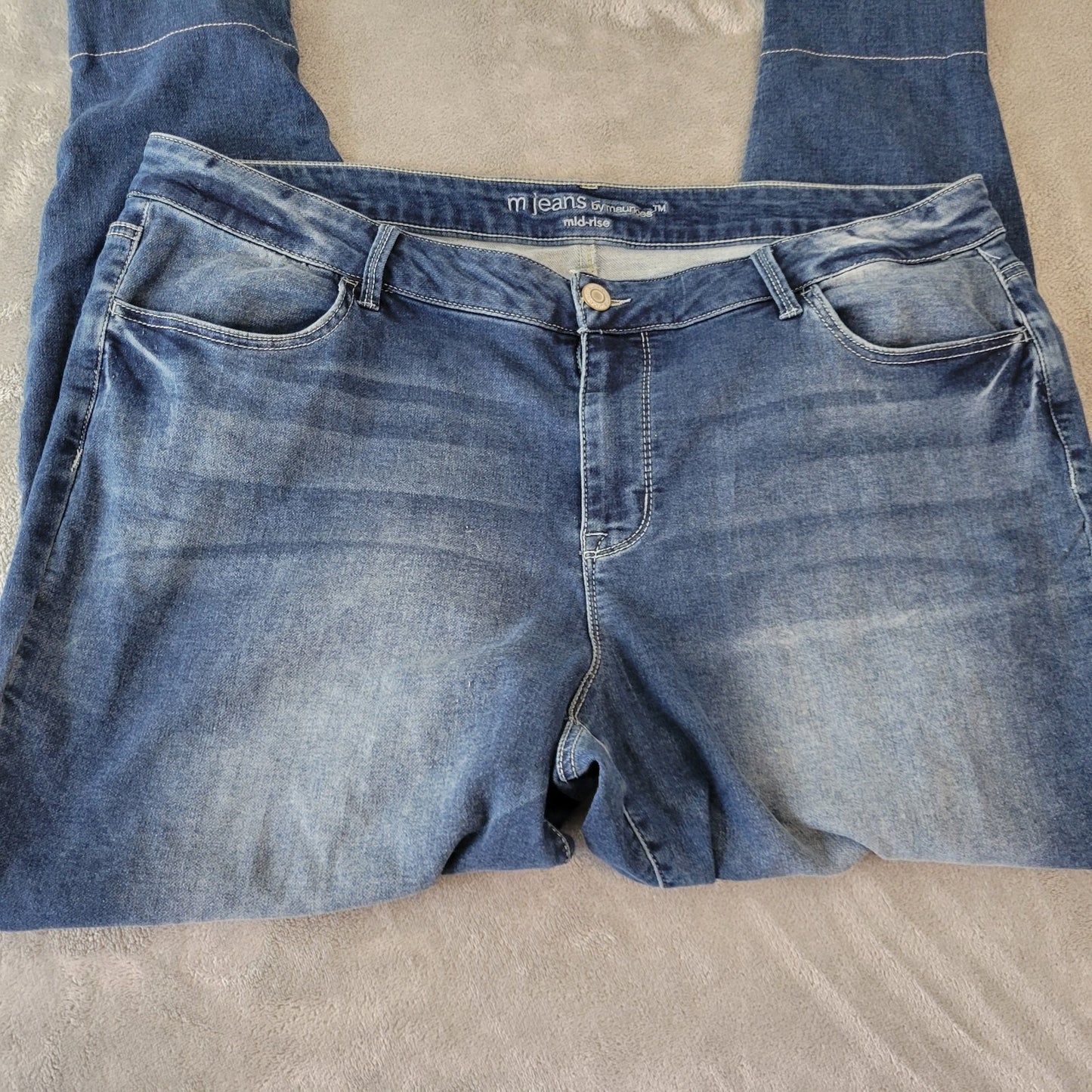 Maurices Womens M Jeans 22W Straight Leg Mid Rise Dark Blue Denim Zip Fly Comfy