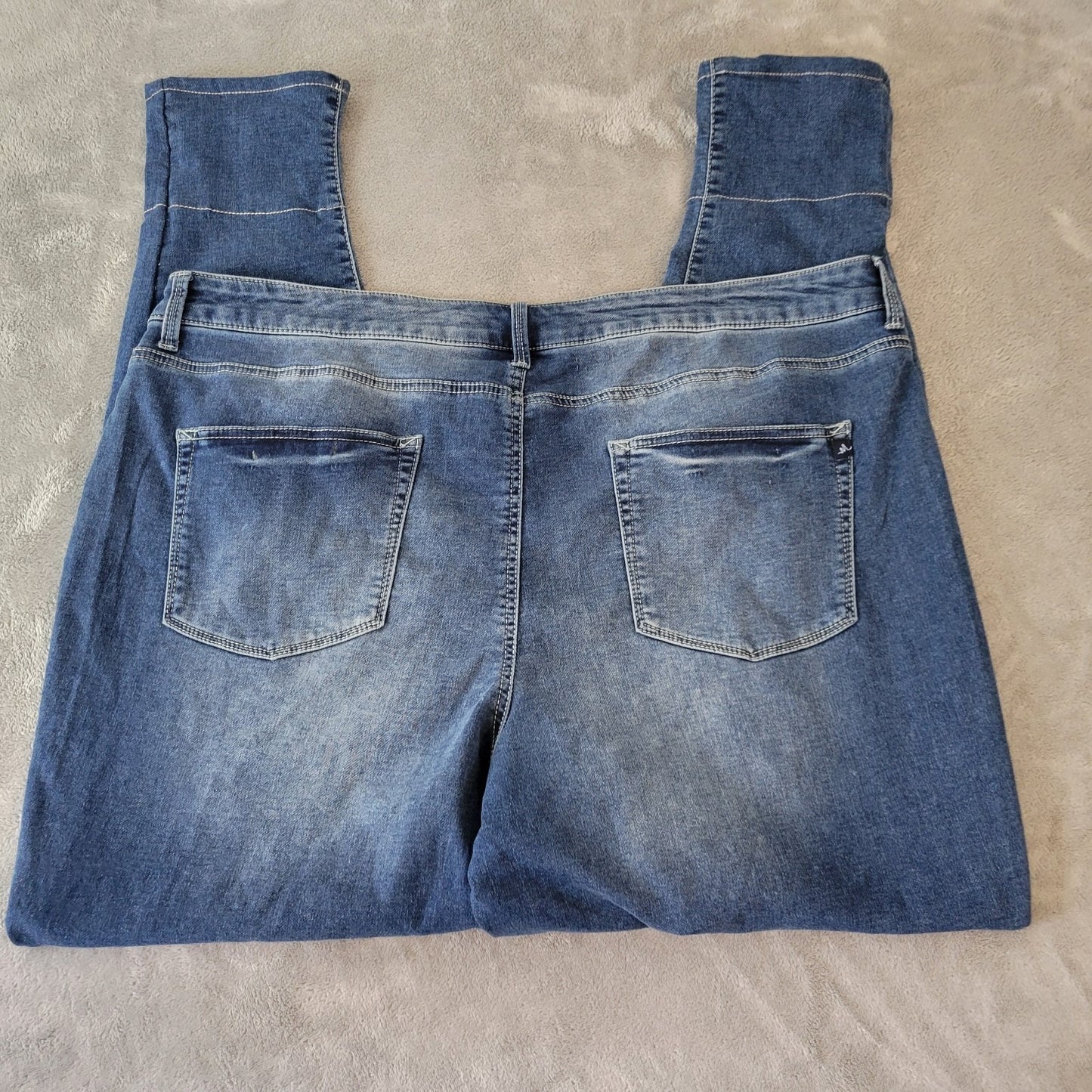 Maurices Womens M Jeans 22W Straight Leg Mid Rise Dark Blue Denim Zip Fly Comfy