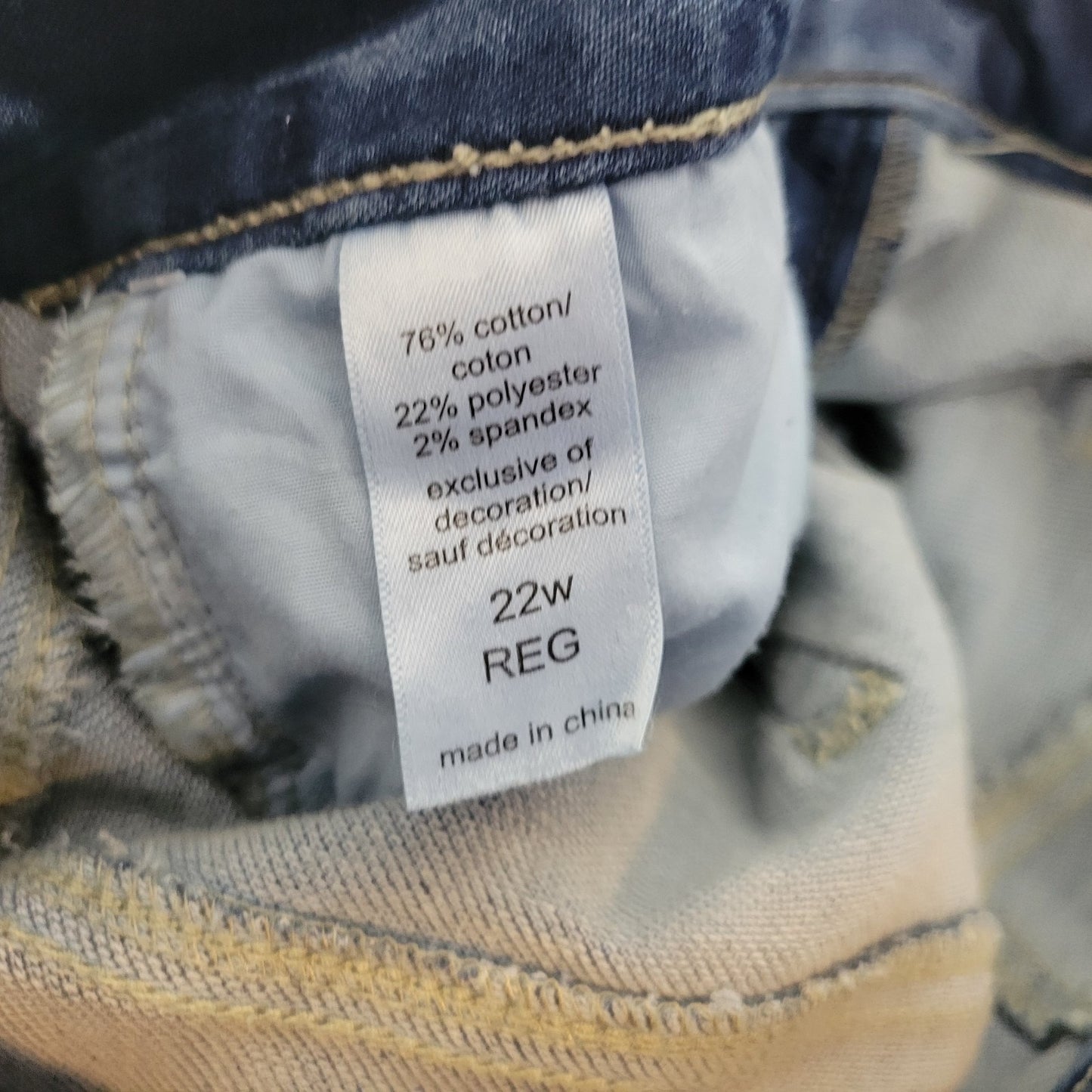 Maurices Womens M Jeans 22W Straight Leg Mid Rise Dark Blue Denim Zip Fly Comfy