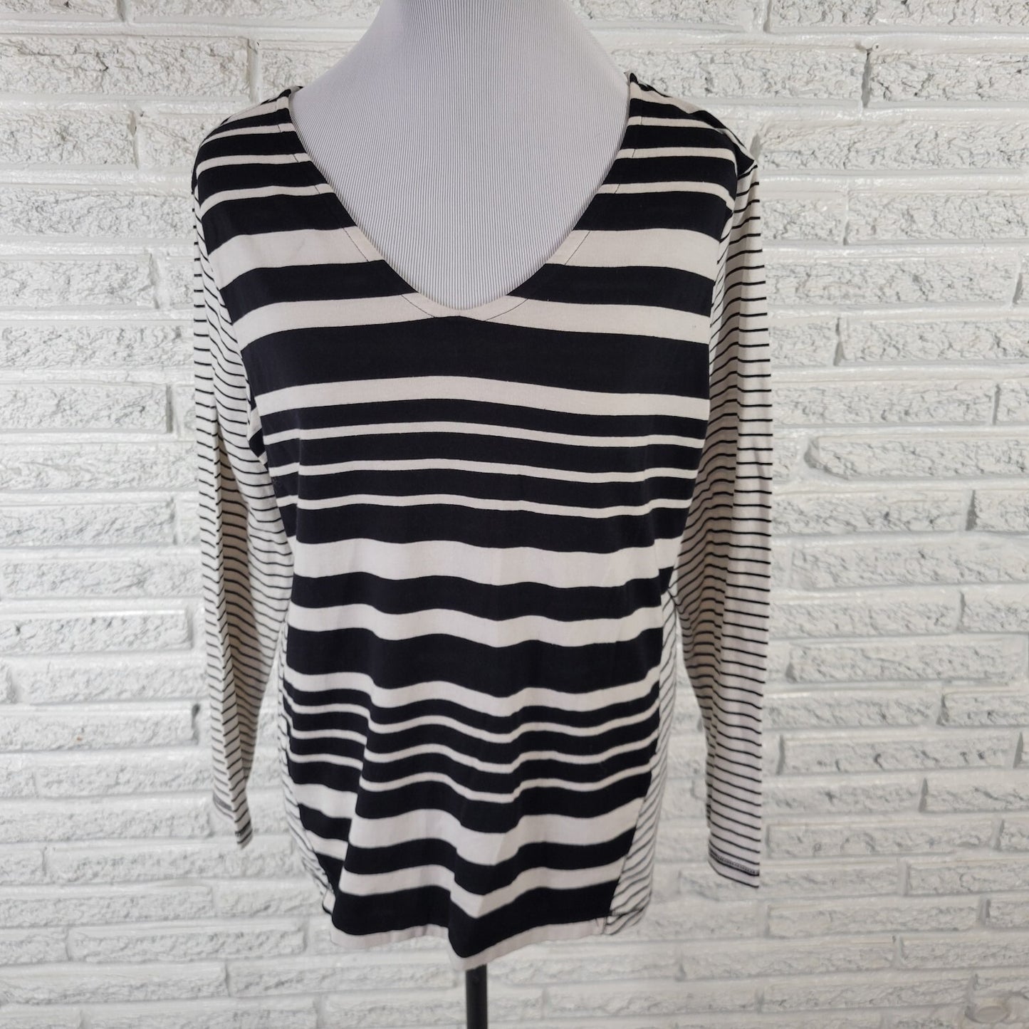 Onque Casual Womens Top XL Knit Long Sleeve Black Stripe Cotton Blend Casual