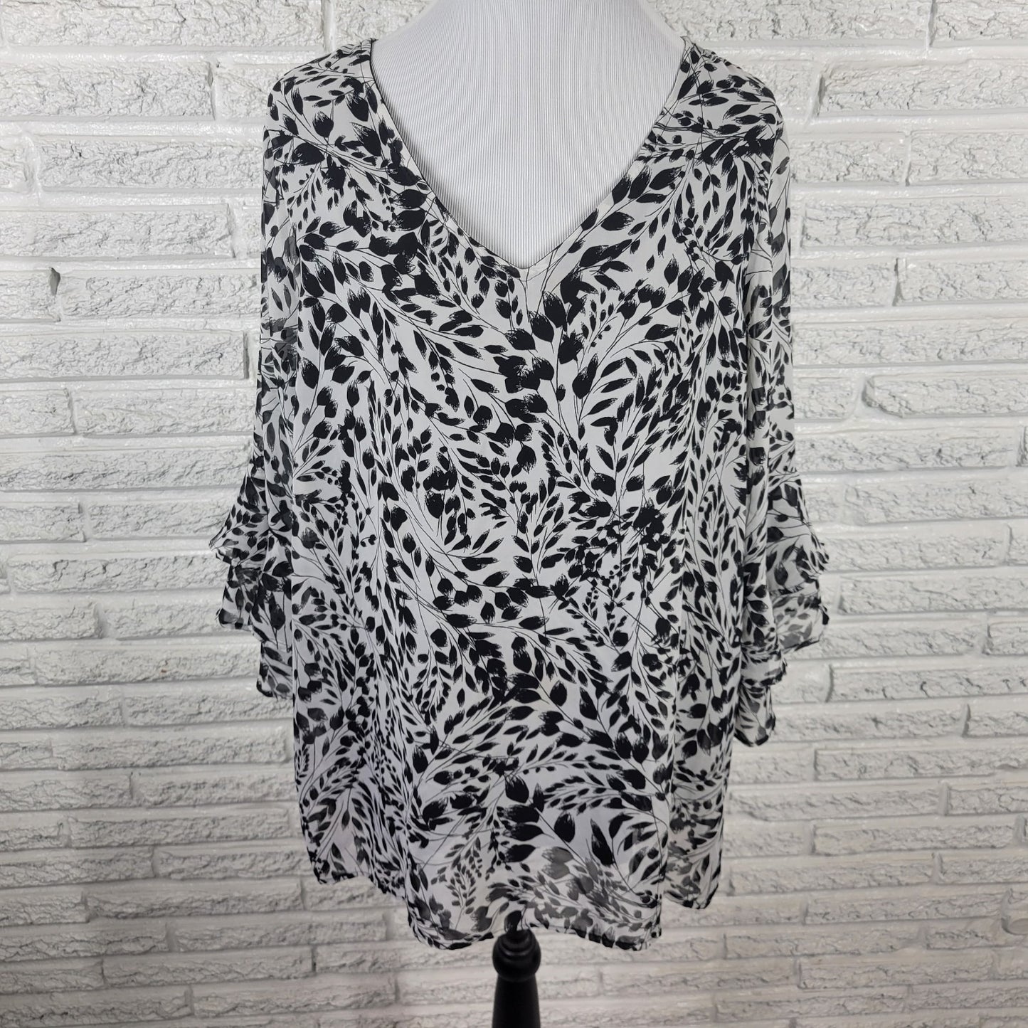 Avenue Womens Top 18 20 Plus Tunic Double Bell Sleeve Black Floral Lightweight