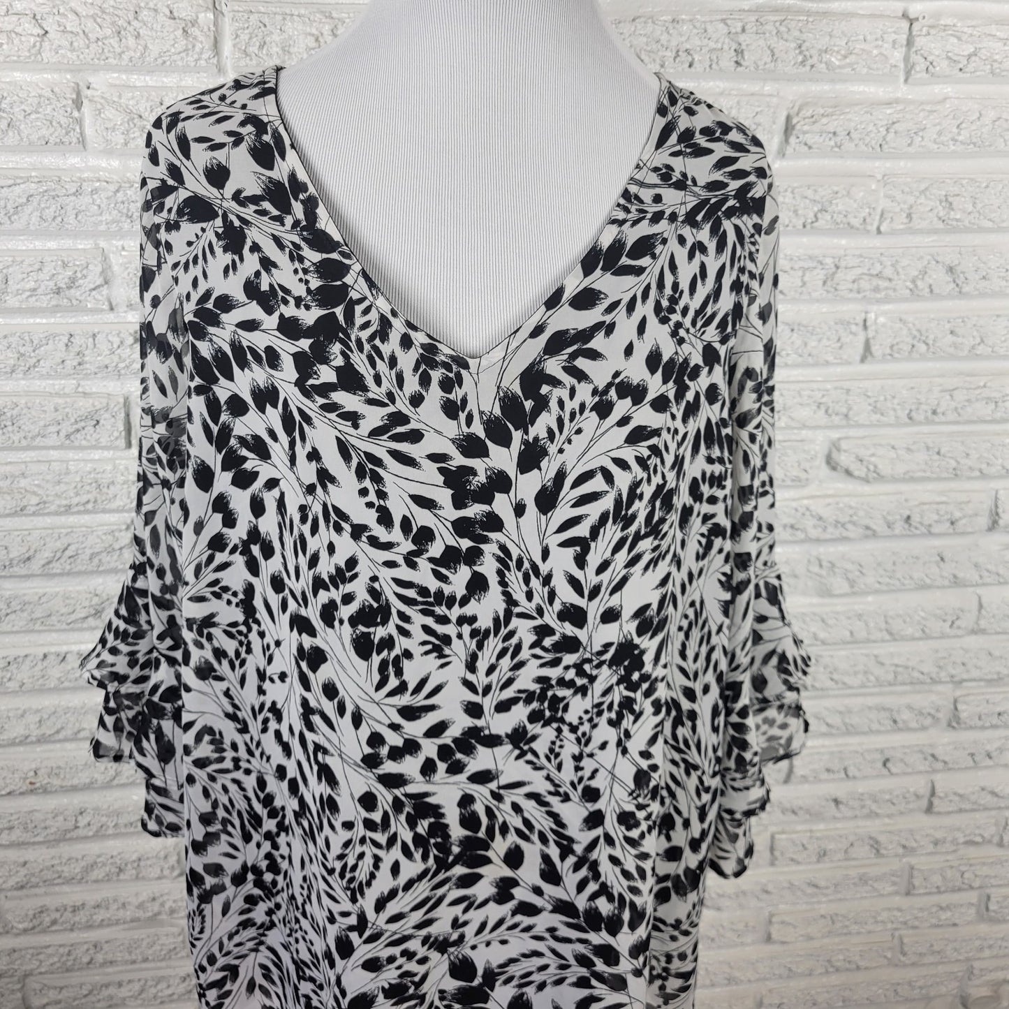 Avenue Womens Top 18 20 Plus Tunic Double Bell Sleeve Black Floral Lightweight