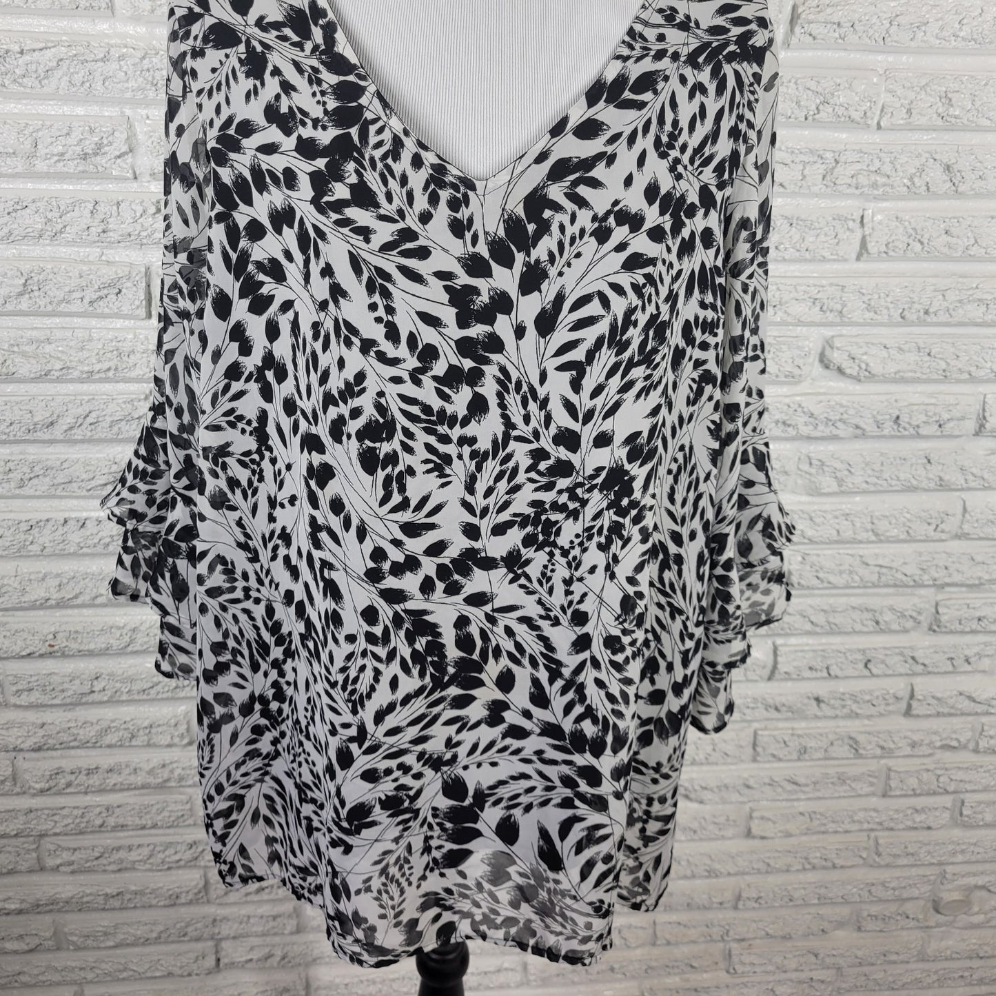 Avenue Womens Top 18 20 Plus Tunic Double Bell Sleeve Black Floral Lightweight