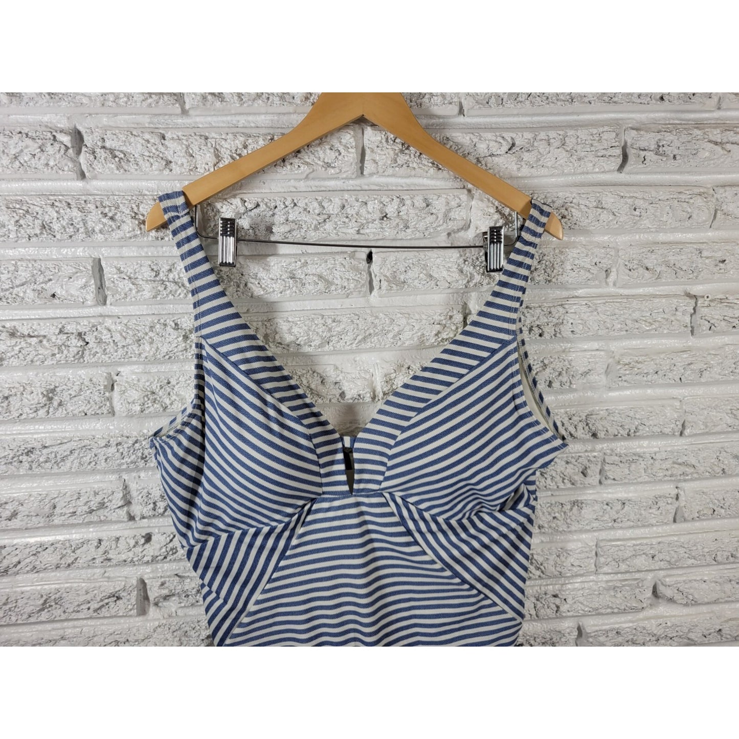 Time Tru Womens Swimsuit 2X 20W 22W Plus One Piece Bra Blue Stripe Lined Keyhole