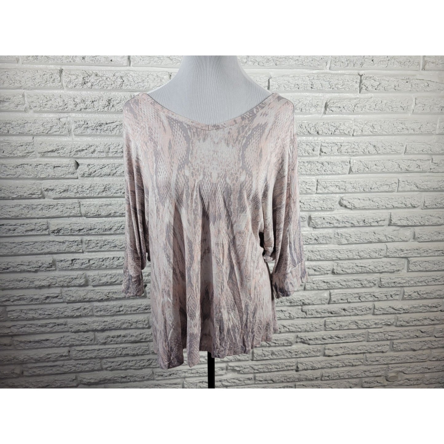 Apt 9 Womens Top Extra Large XL Dolman Sleeve Gray Animal Print Casual Stretchy