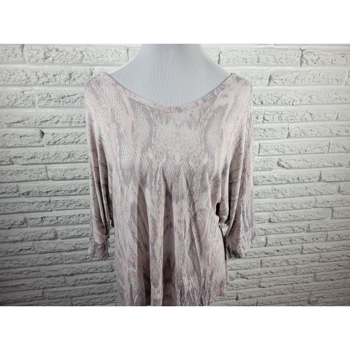 Apt 9 Womens Top Extra Large XL Dolman Sleeve Gray Animal Print Casual Stretchy