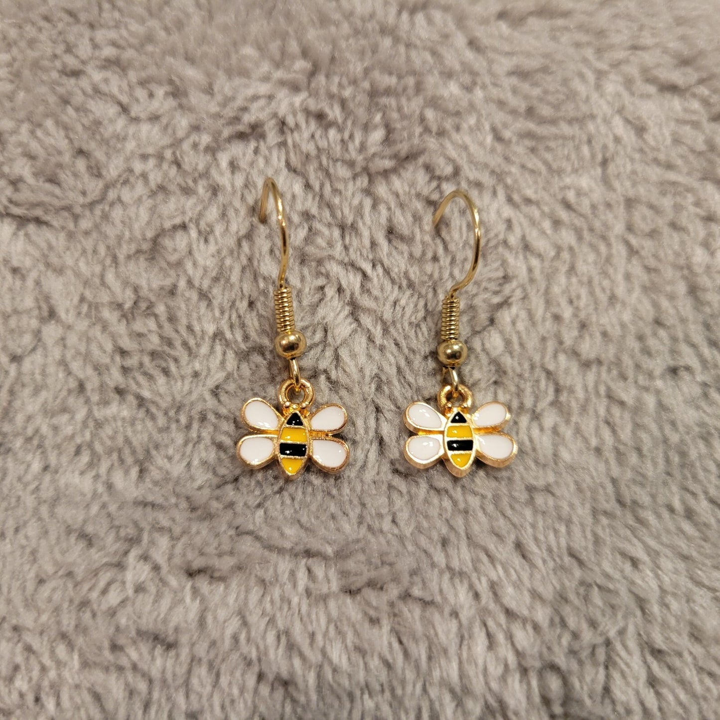Bumblebees Womens Earrings One Pair Zinc Alloy Hanging Dangle Gold Tone Novelty