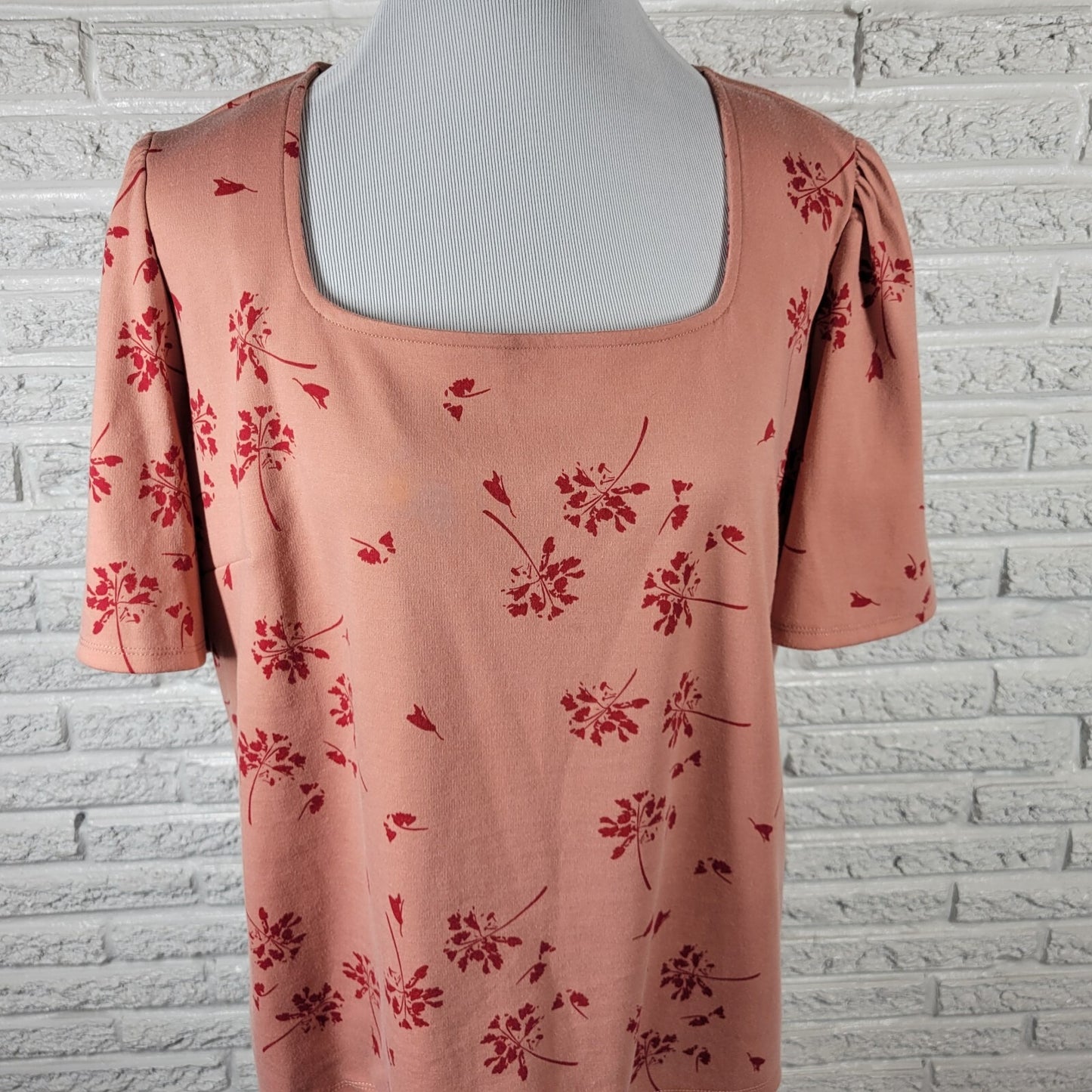 Liz Claiborne Womens Top XXL Plus Tee Short Sleeve Pink Floral Casual Poly Blend