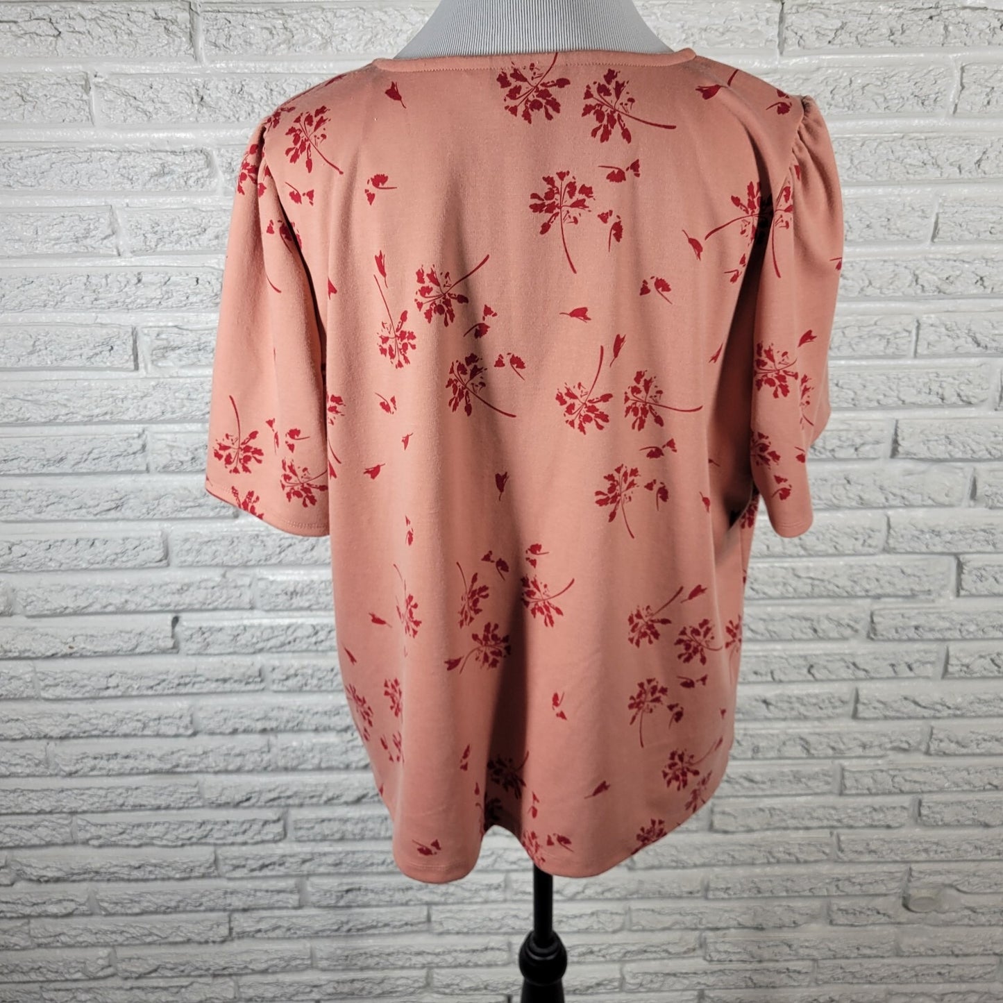 Liz Claiborne Womens Top XXL Plus Tee Short Sleeve Pink Floral Casual Poly Blend