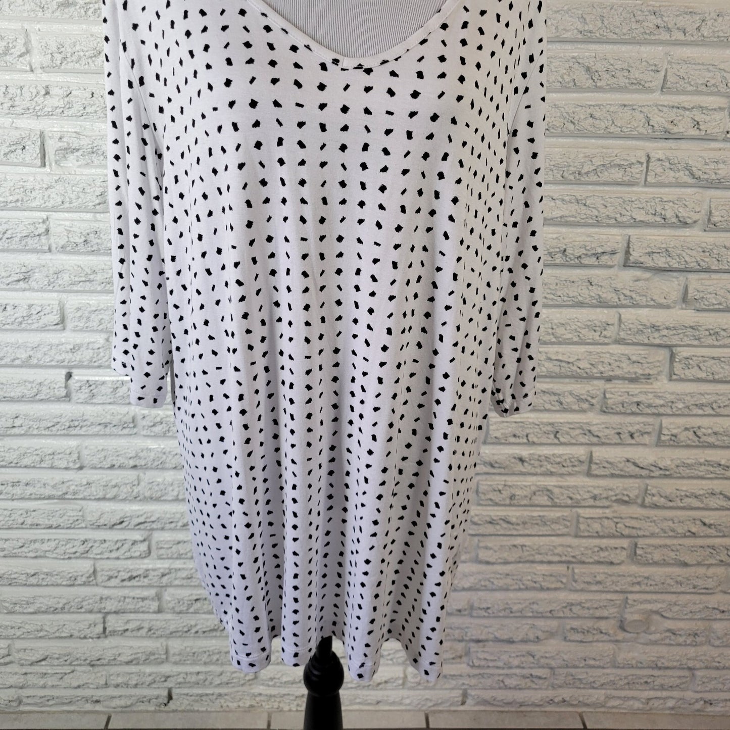 Attention Women 1X Plus Blouse Tunic Black White Geometric V-Neck 3/4 Sleeve