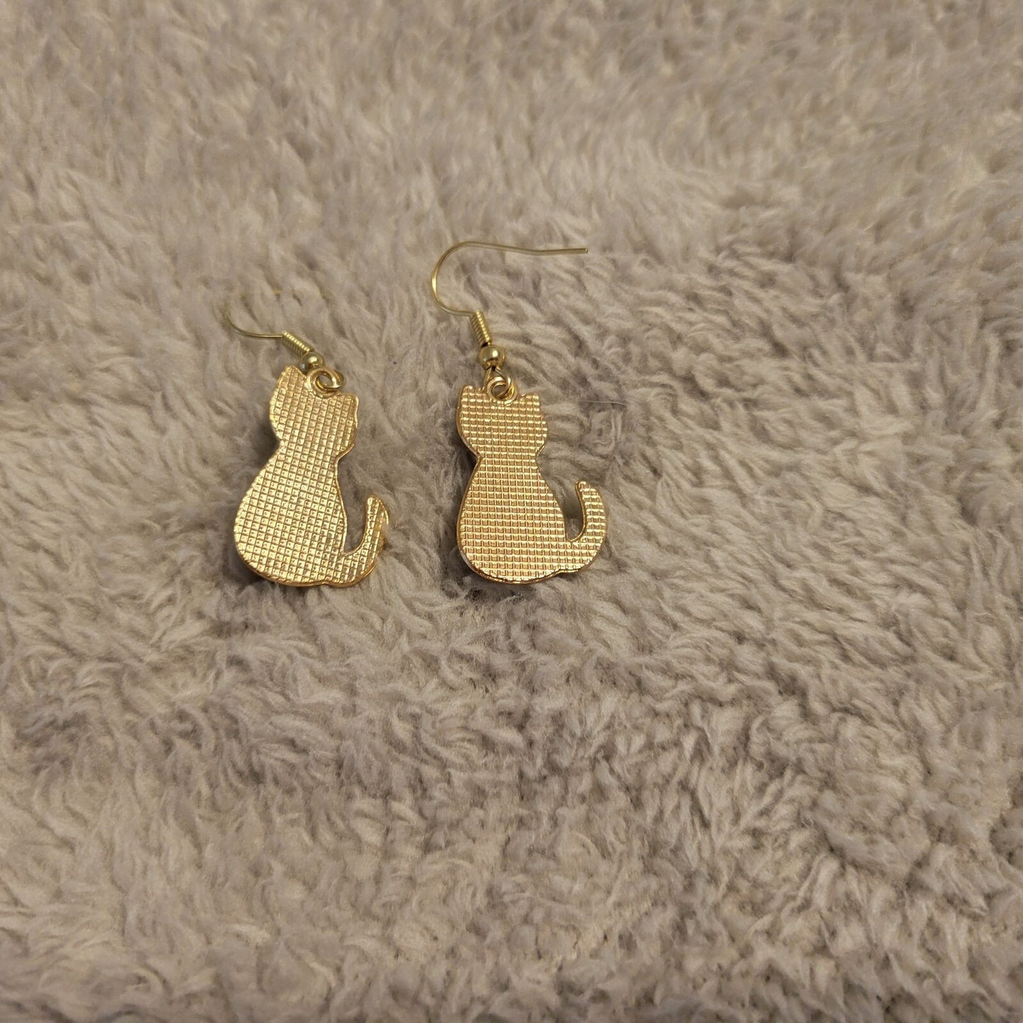 Cats Kittens Earrings One Pair Blue Floral Gold Tone Dangle Fish Hook Novelty