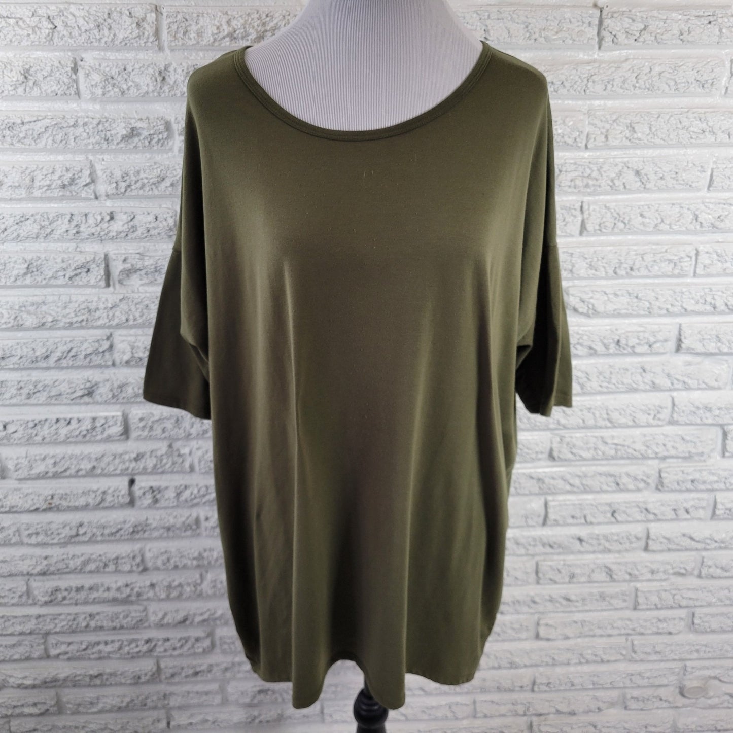 LuLaRoe Women's Size XL Solid Green Scoop Neck T-Shirt Short Sleeve Stretch