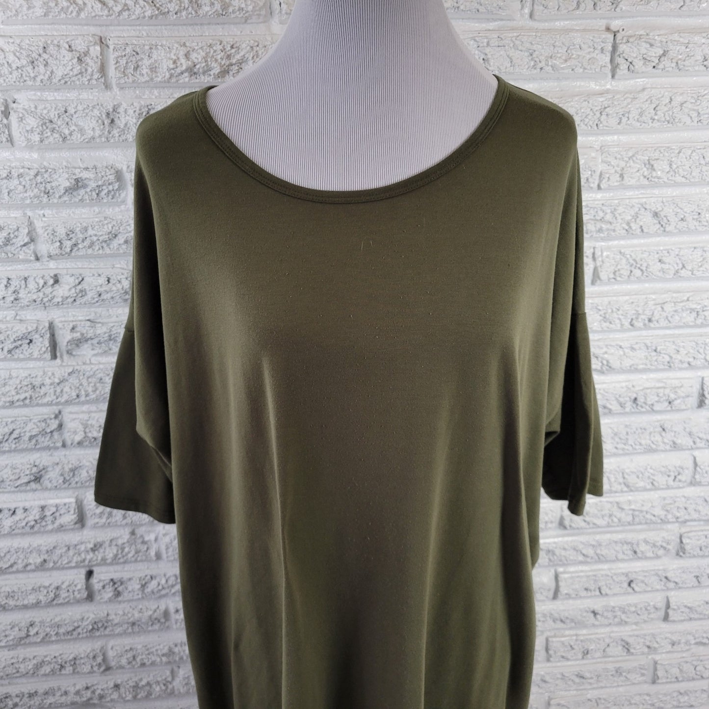 LuLaRoe Women's Size XL Solid Green Scoop Neck T-Shirt Short Sleeve Stretch