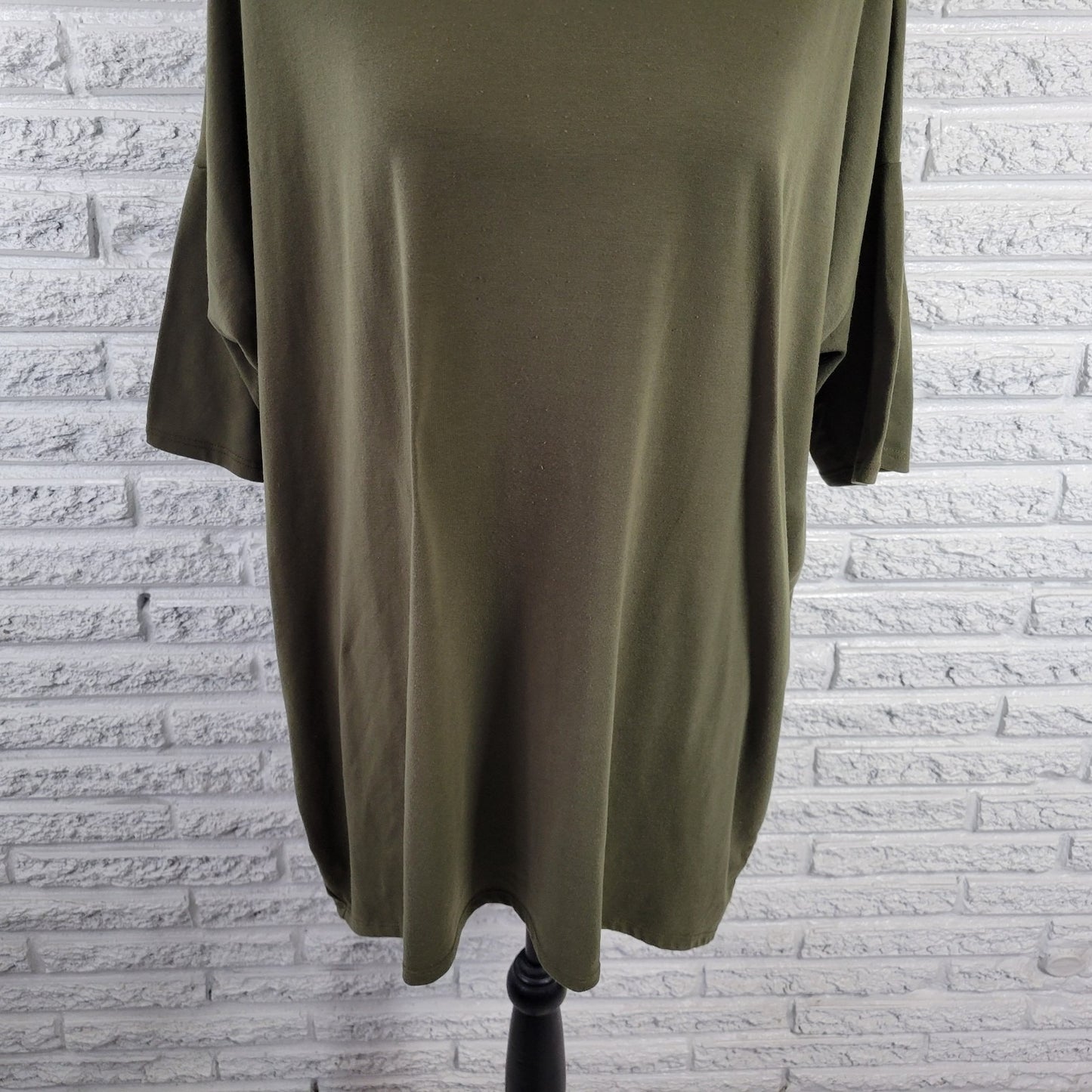 LuLaRoe Women's Size XL Solid Green Scoop Neck T-Shirt Short Sleeve Stretch