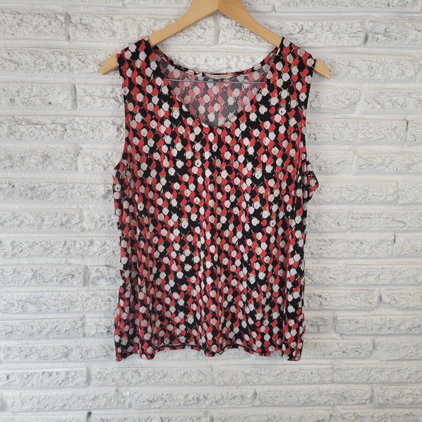 Soft by Avenue Women's 18/20 Plus Size Black Red Geometric V-Neck Tank Top