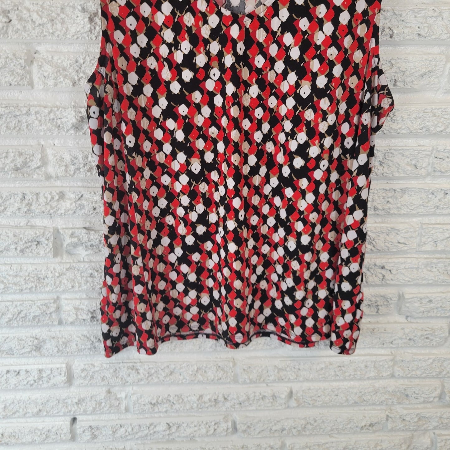 Soft by Avenue Women's 18/20 Plus Size Black Red Geometric V-Neck Tank Top