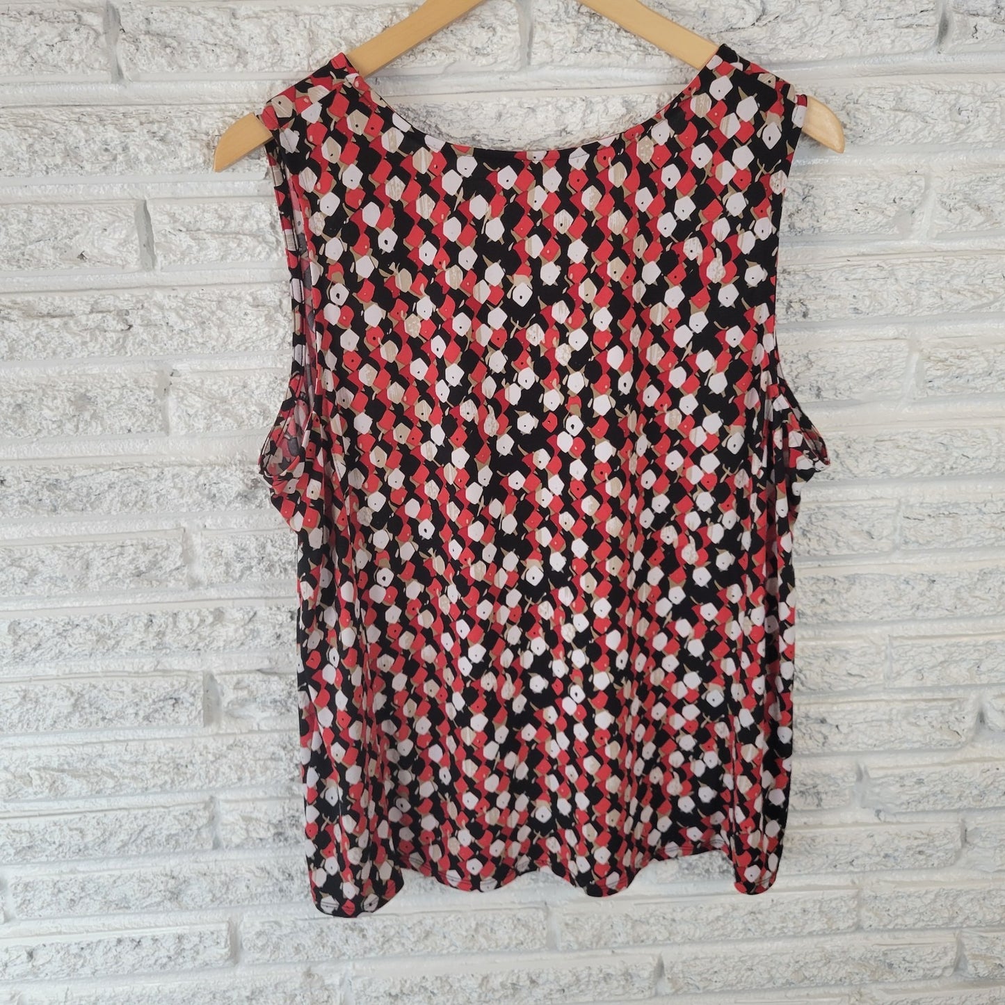 Soft by Avenue Women's 18/20 Plus Size Black Red Geometric V-Neck Tank Top