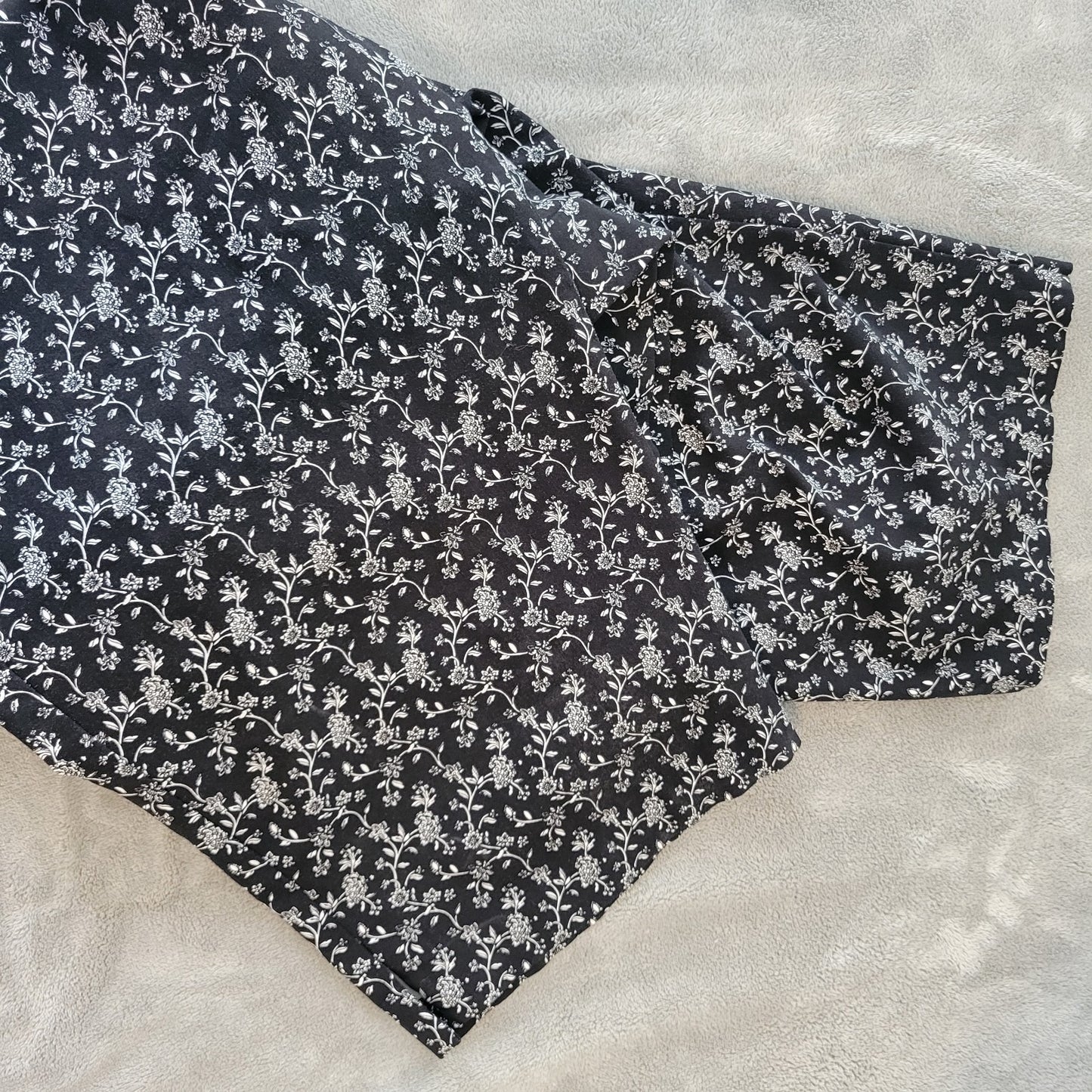 Avenue Womens Pants 28 Plus Capri Black White Floral Pull On Casual Comfy