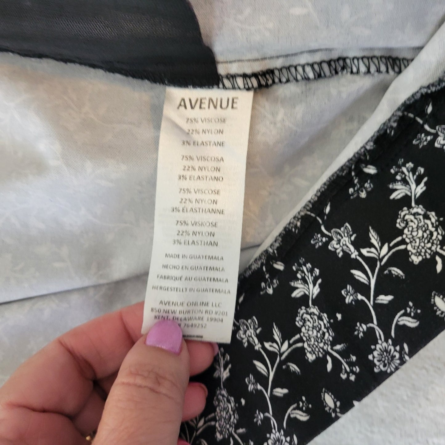 Avenue Womens Pants 28 Plus Capri Black White Floral Pull On Casual Comfy