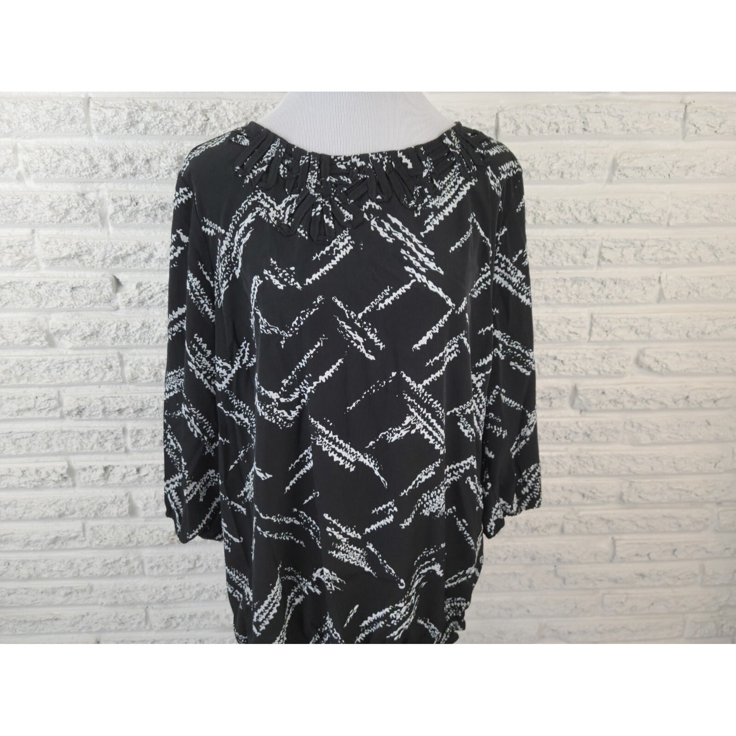 Chicos Women's 3/4 Sleeve Top Size 3 XL Black Watercolor Pullover WAT2XE