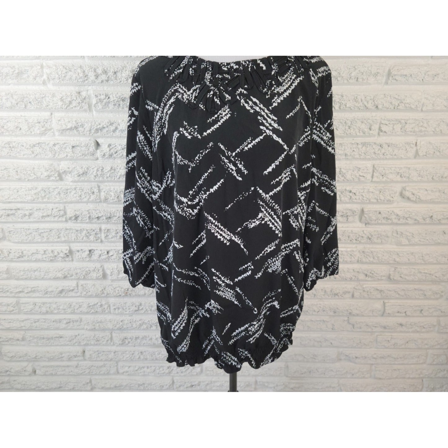 Chicos Women's 3/4 Sleeve Top Size 3 XL Black Watercolor Pullover WAT2XE