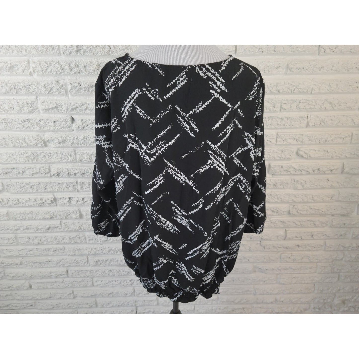 Chicos Women's 3/4 Sleeve Top Size 3 XL Black Watercolor Pullover WAT2XE