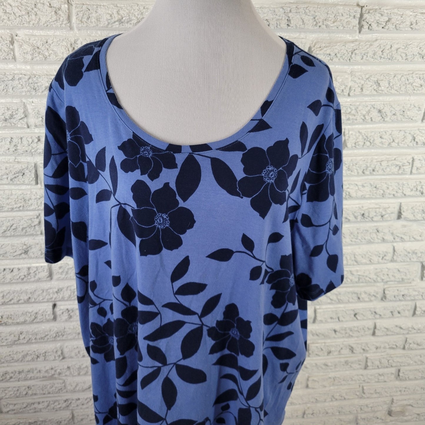 Catherines Womens Top 2X Plus 22W 24W Tee Tunic Blue Floral Cotton Blend Casual