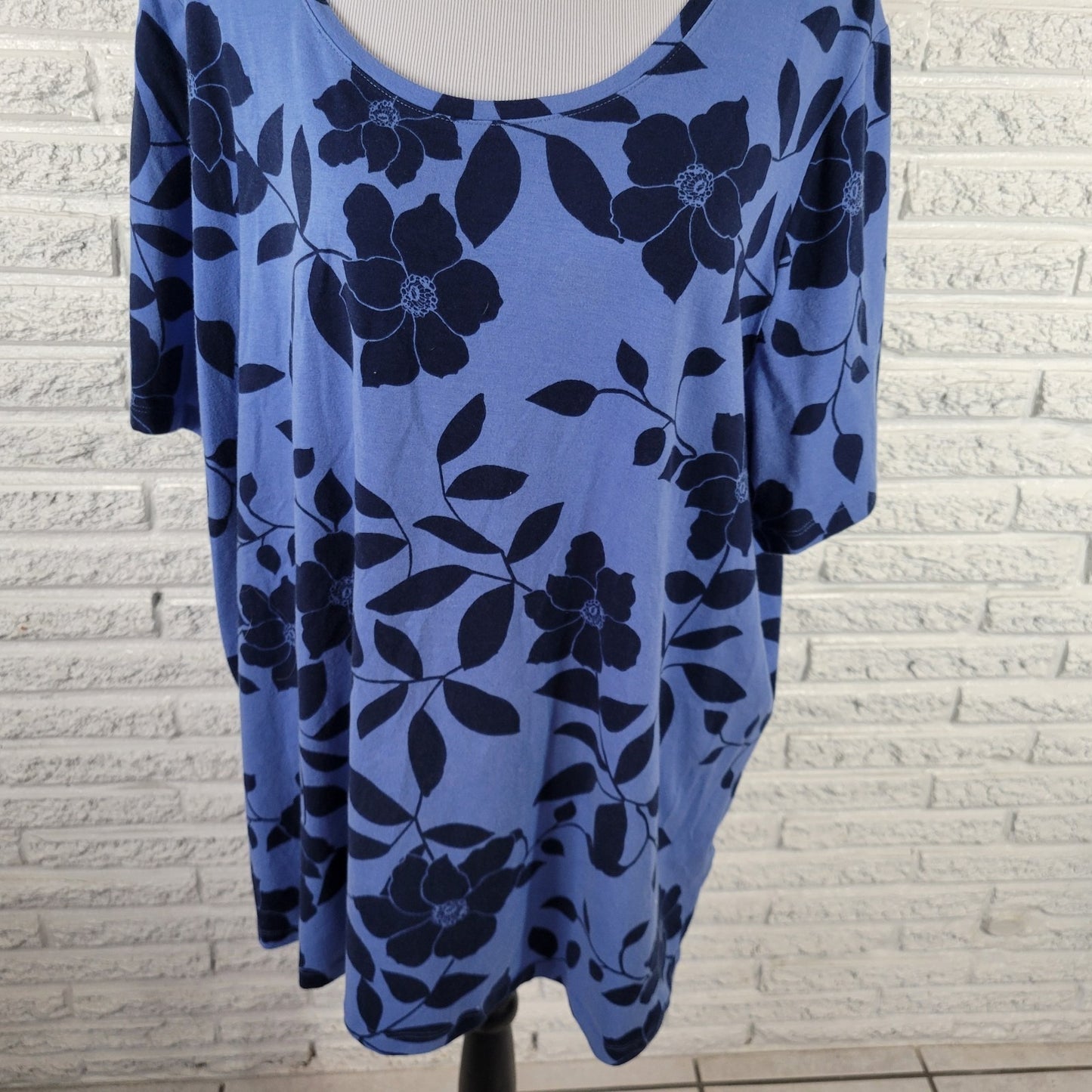 Catherines Womens Top 2X Plus 22W 24W Tee Tunic Blue Floral Cotton Blend Casual