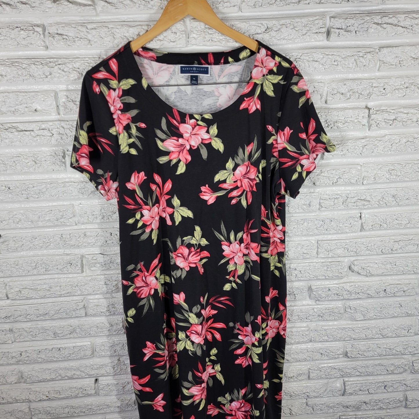 Karen Scott Women's 1X Plus Size Floral T-Shirt Dress Black Pink Knee Length