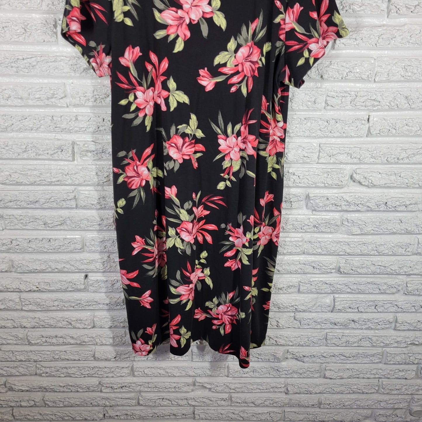 Karen Scott Women's 1X Plus Size Floral T-Shirt Dress Black Pink Knee Length