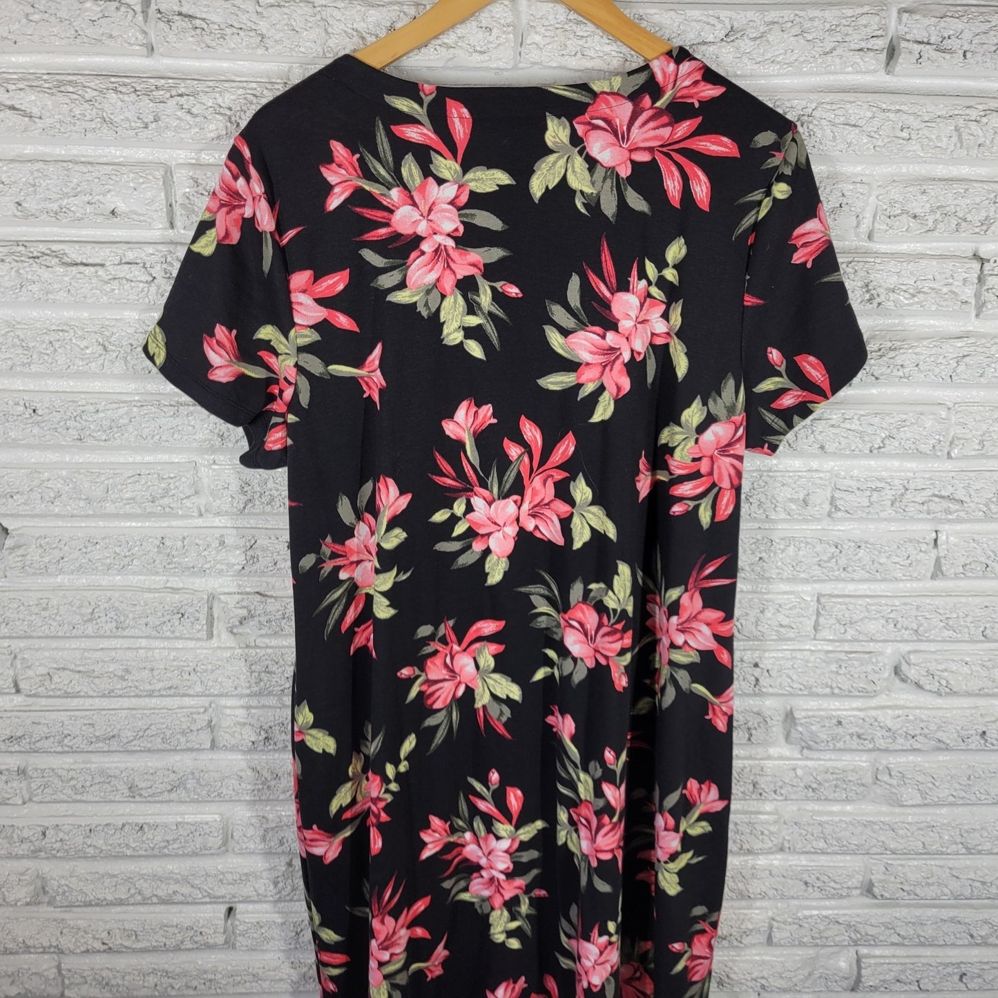 Karen Scott Women's 1X Plus Size Floral T-Shirt Dress Black Pink Knee Length
