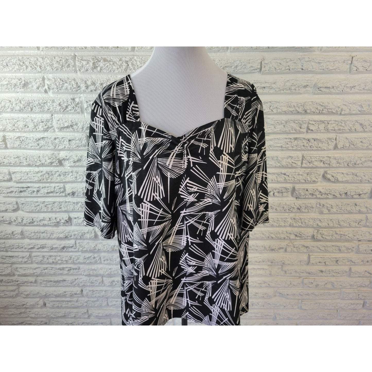 Avenue Womens Top 26 28 Plus Tunic Black Abstract Semi Sheer Silver Metallic