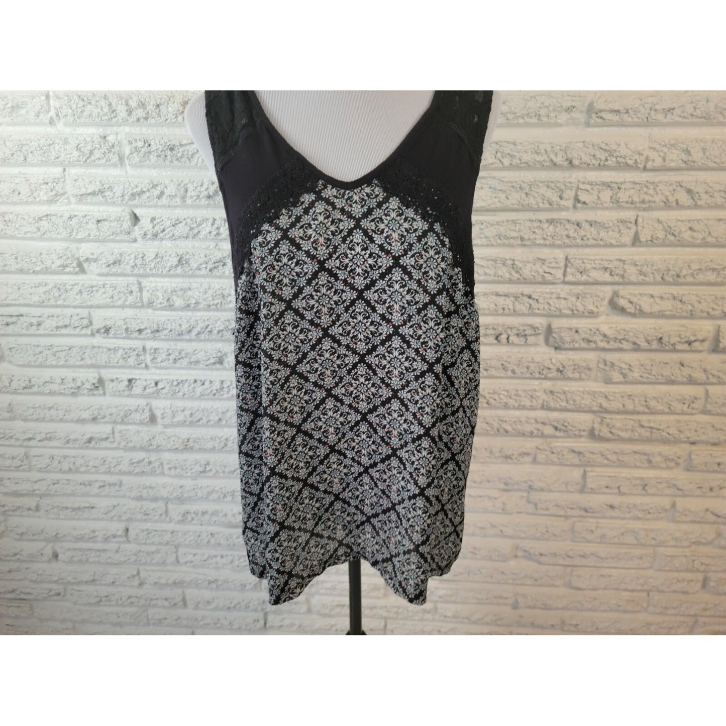Maurices Women's XL Tank Top Black Geometric Sleeveless Pullover Lined Stretch