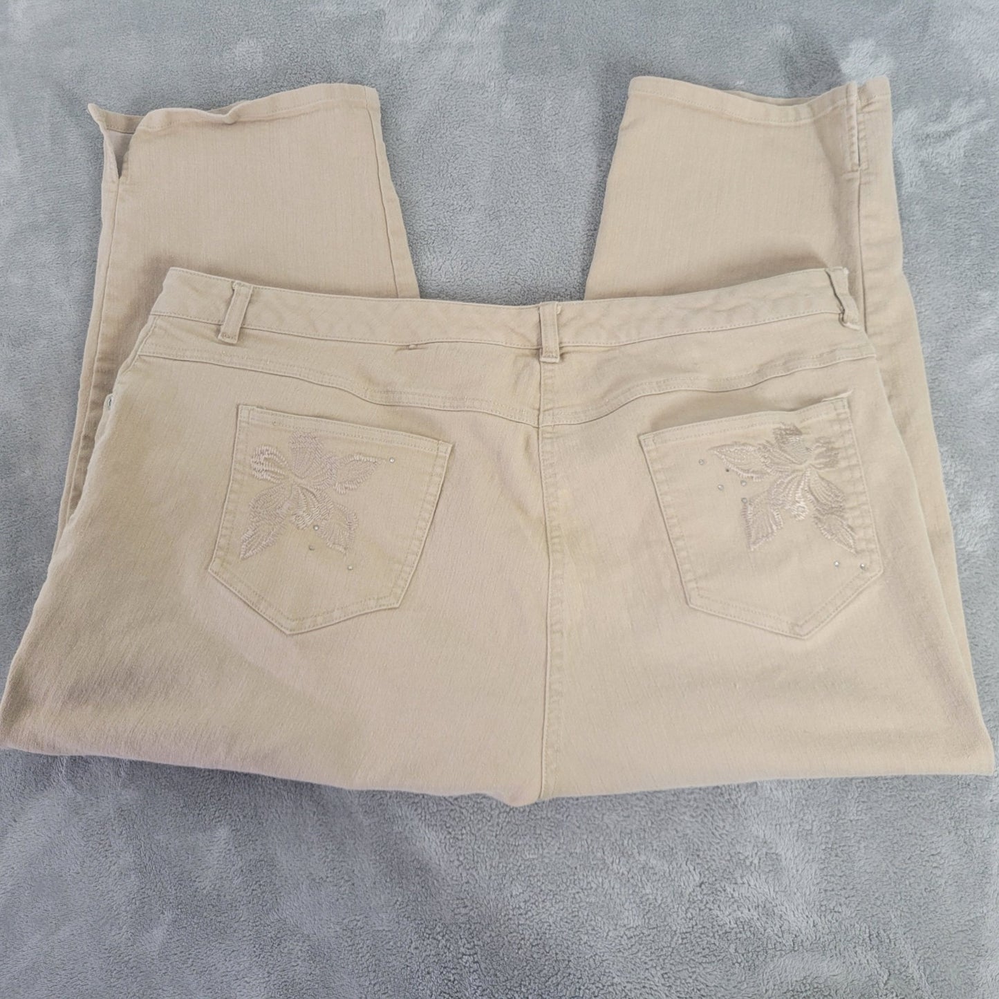 Ruby Rd Womens Jeans 18W Plus Capri Beige Zip Fly Embroidered Rhinestone Comfy