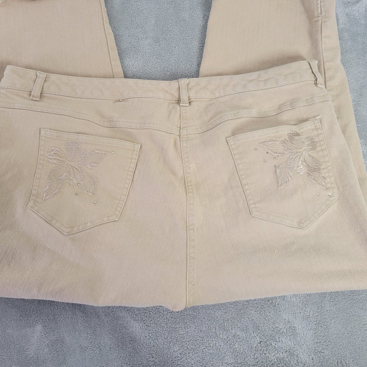 Ruby Rd Womens Jeans 18W Plus Capri Beige Zip Fly Embroidered Rhinestone Comfy