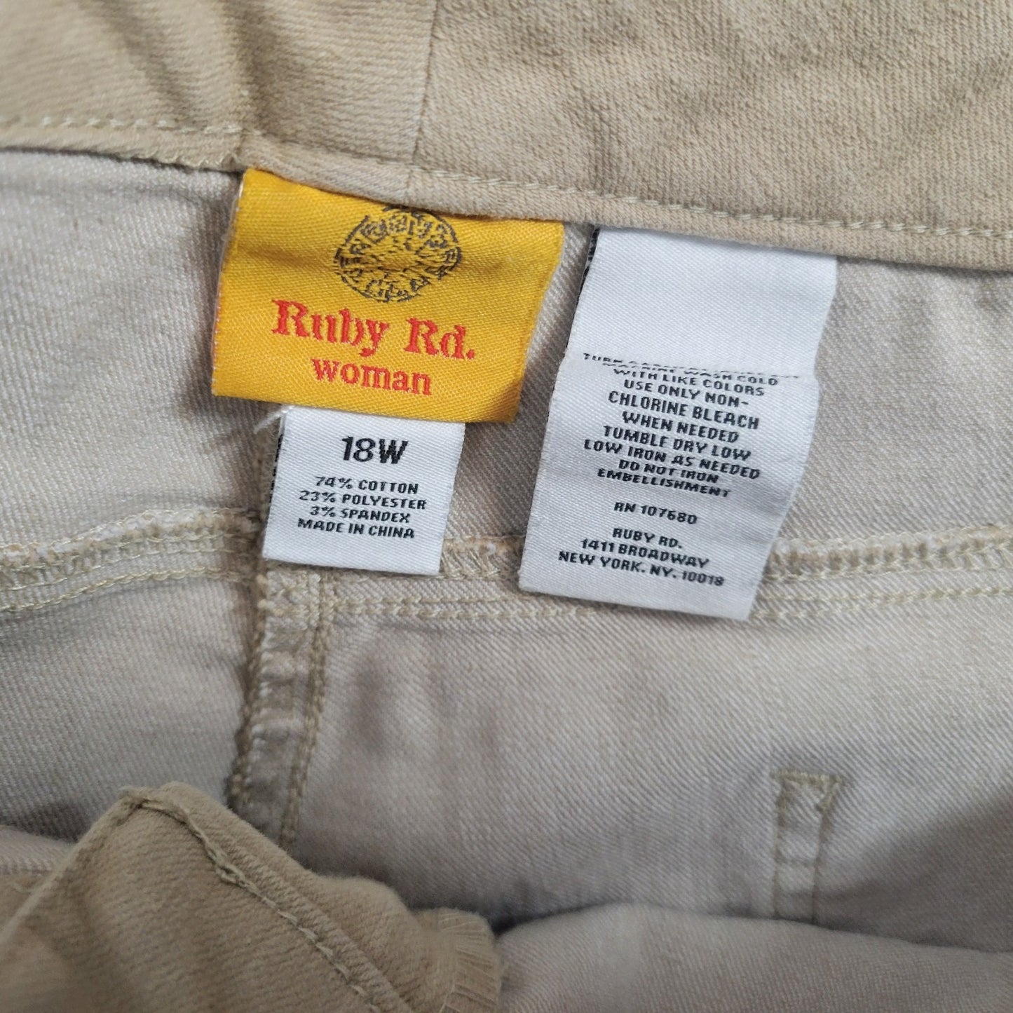 Ruby Rd Womens Jeans 18W Plus Capri Beige Zip Fly Embroidered Rhinestone Comfy