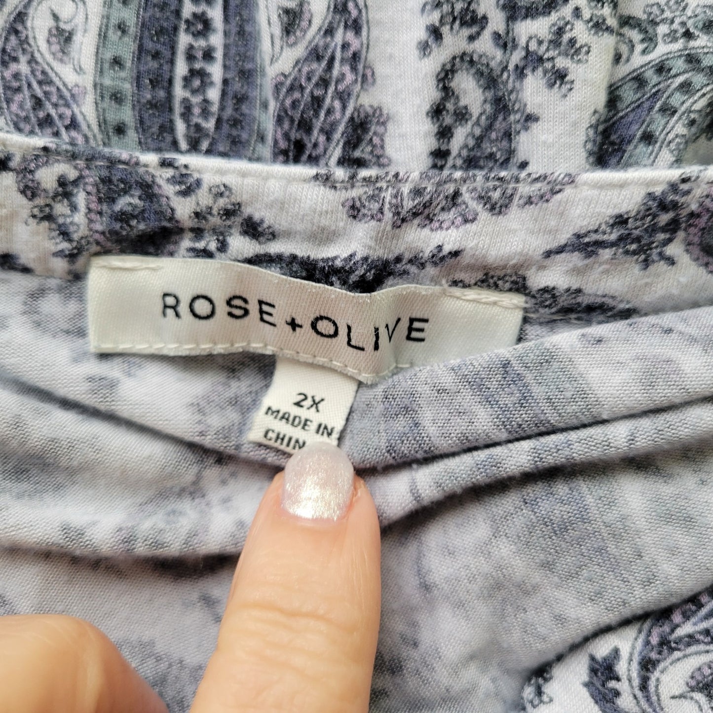 Rose & Olive 2X Blue Paisley Top V-Neck 3/4 Sleeve Pleated Button PAI34E